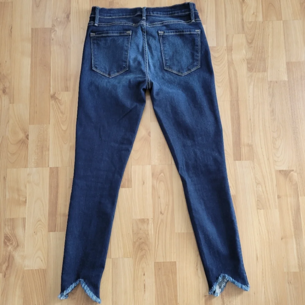 NWOT Frame Le Skinny De Jeanne Raw-Hem Mid-Rise Jeans